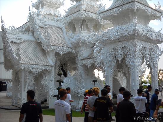 Архитектор Чалермчай(Chalermchai), один из братьев Коситпипат (Kositpipat)