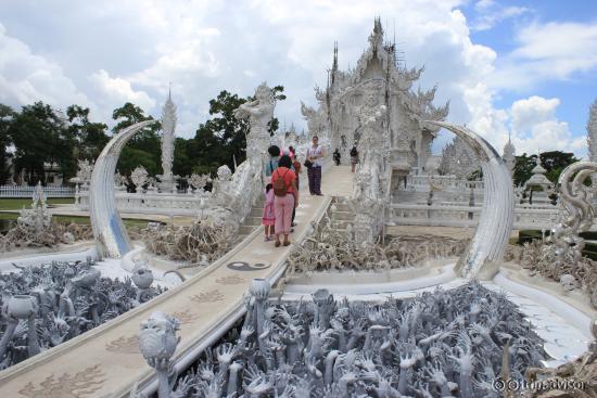 ทางเข้าโบสถ์วัดร่องขุ่น