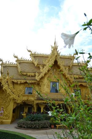 มองไกลๆ ก้อสวย