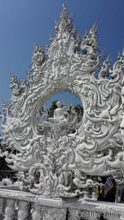 闪闪银光的雕饰