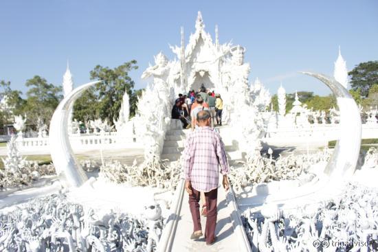 ทางขึ้นวัดร่องขุ่น