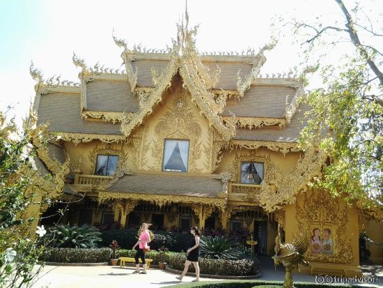 วัดสีทองที่วัดร่องขุ่น