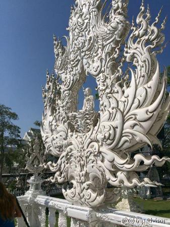 Алебастр, зеркала и филигранная работа - общий стиль Белого Храма