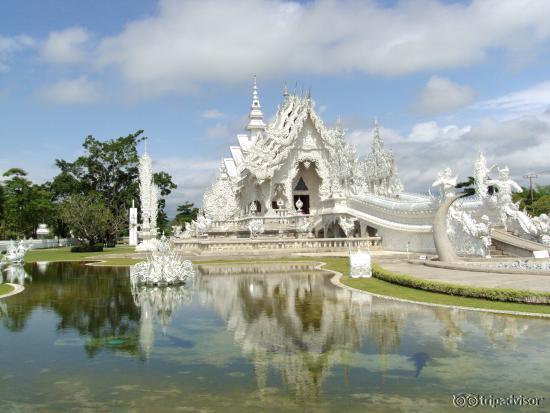 Dazzlingly white Wat Rong Khun