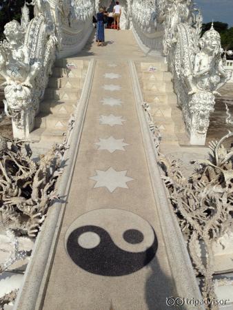 Detalles en el templo blanco