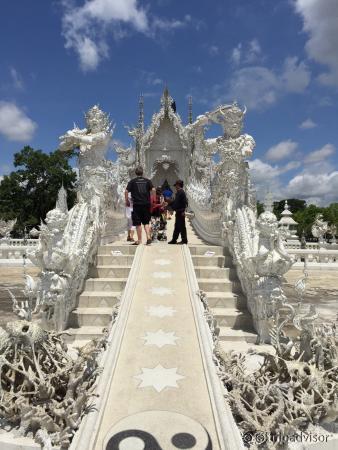 Ett fantastiskt tempel av en arkitekt med andra visioner