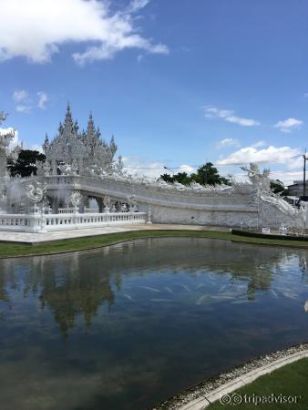 Ett fantastiskt tempel av en arkitekt med andra visioner