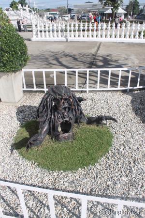 Impresionante templo blanco