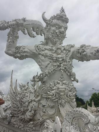 Los dioses en la tierra