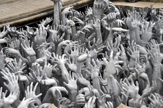 sculture presenti sotto il viale