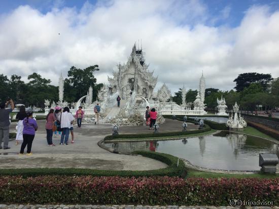 Un templo espectacular y todavía en construcción. Conseguir una foto con Jose Pipas (el arquitec