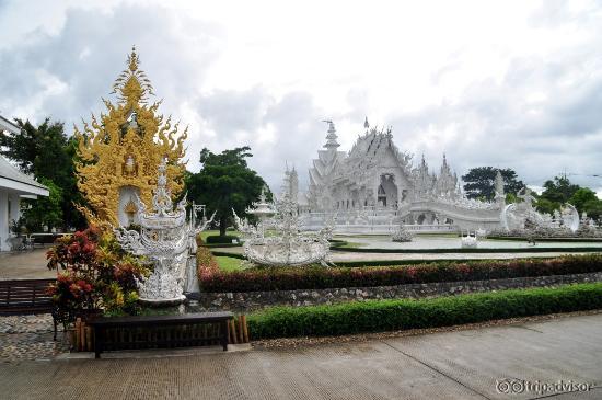 vista dalla strada principale