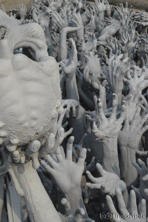 Templo Blanco - Detalles Manos de la Entrada