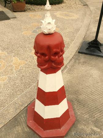 skull street bollard
