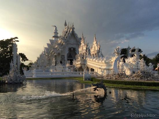 sunset in wat rong khun