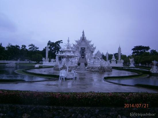 The temple amid lakes and gardens
