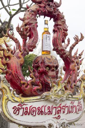 Wat Rong Khun: Mahnmal gegen Alkohol