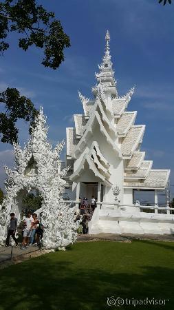 Wat rong khun