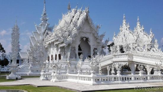 Wat Rong Kuhn, the white temple.. i think the most beautifull temple i have ever seen!