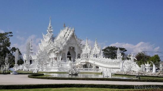Wat Rong Kuhn, the white temple.. i think the most beautifull temple i have ever seen!