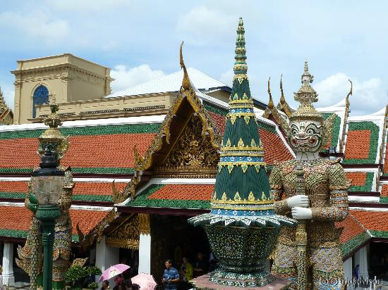 Храм Изумрудного Будды.