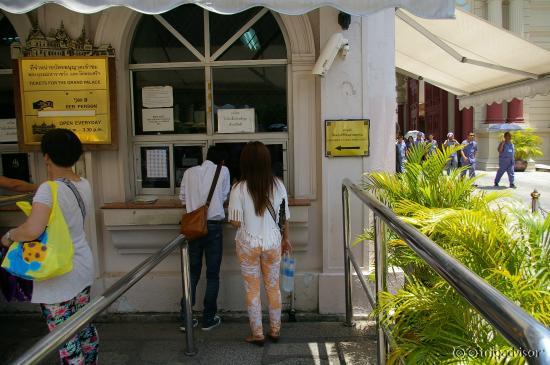 チケット売り場(タイ人はタダでした)