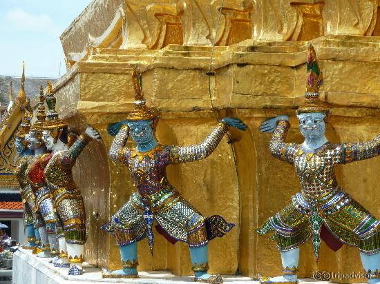 Храм Изумрудного Будды.