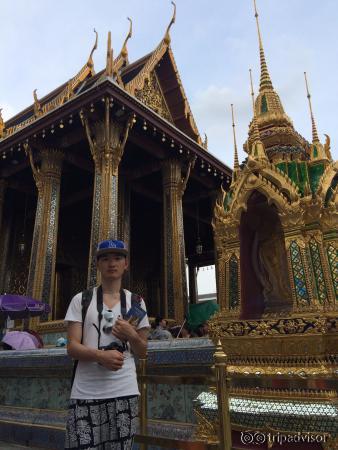 寺庙内部都不能拍照，里面金光闪闪，太奢侈，甚至是奢靡。反正我对佛教一窍不通。
