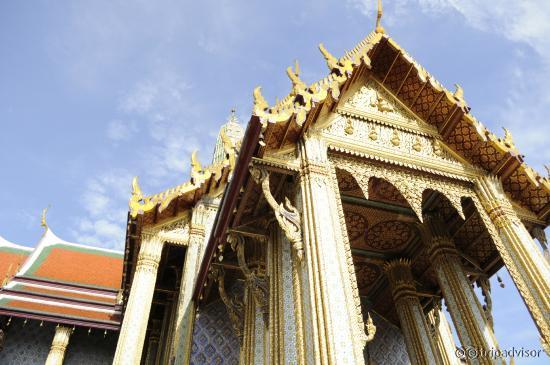 หนึ่งในสถานที่ที่ทุกคนที่มากรุงเทพฯต้องมา "วัดพระแก้ว" สัญลักษณ์ประจำเมืองหลวงของไทย