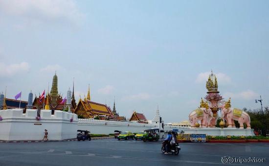 บริเวณโดยรอบ วัดพระแก้ว