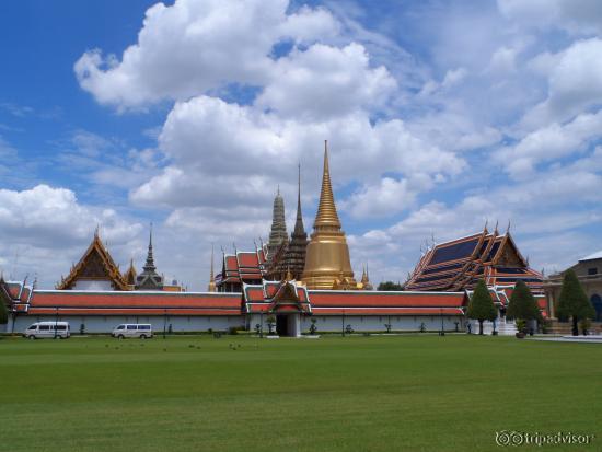 ลานบริเวณทางเข้าชม