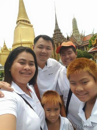 วันครอบครัวเที่ยววัดพระแก้ว