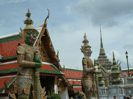 Храм Изумрудного Будды.