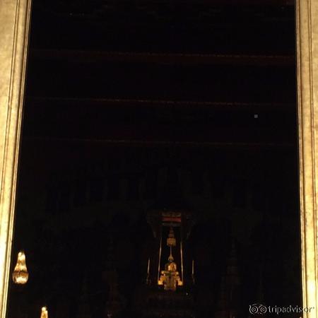 Изумрудный Будда