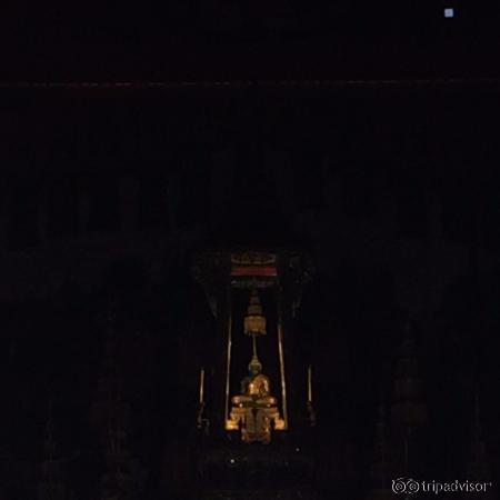 Изумрудный Будда в летней одежде