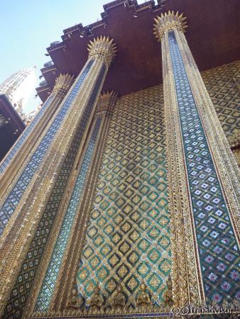 Colored wall and colonna