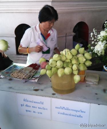 エメラルド寺院お供え