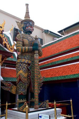 Якша, охраняющий вход