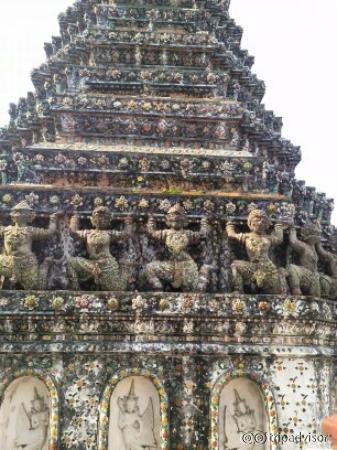 изваяния богов