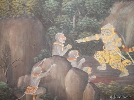 роспись на стене вокруг храма