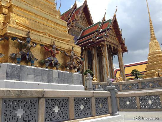 細かい装飾がされています