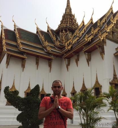 me trying Thai style in temple :p