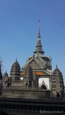 Miniatura do templo Angkor wat dentro do complexo do Buda de Esmeralda e grande palácio.