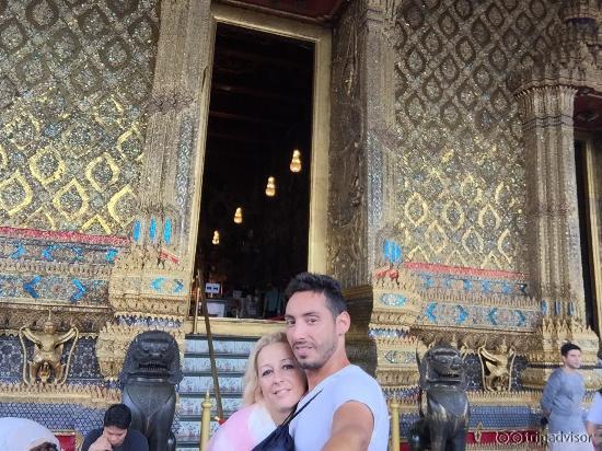 No esta mal, pero para mi me gusto mas el buda reclinado, creo k solo tiene fama porque esta den