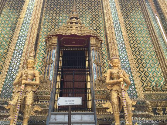 Temple du Bouddha d’Émeraude (Wat Phra Kaeo)