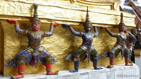 Wat Pha Kaeo: sculptures