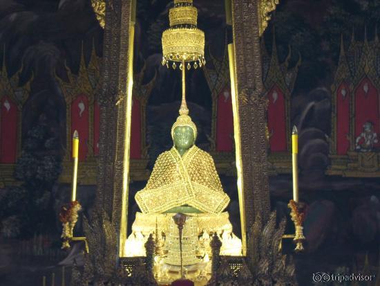 Emerald Buddha - so this is what all the fuss is about
