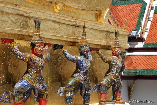 Temple of the Emerald Buddha (Wat Phra Kaew)