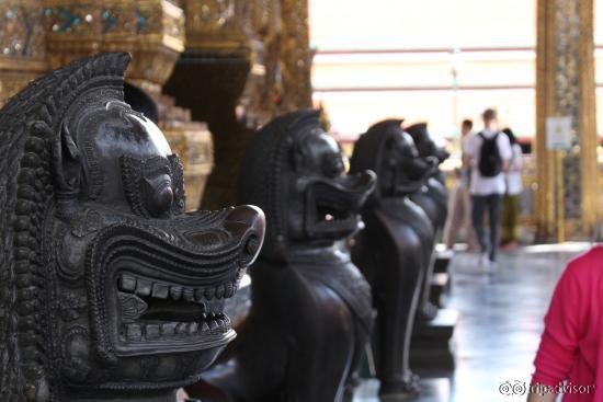 Temple of the Emerald Buddha (Wat Phra Kaew)
