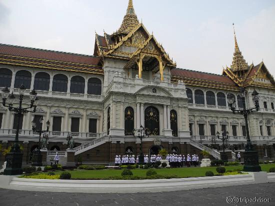 Chakri Maha Prasat Hall (governmental house)
